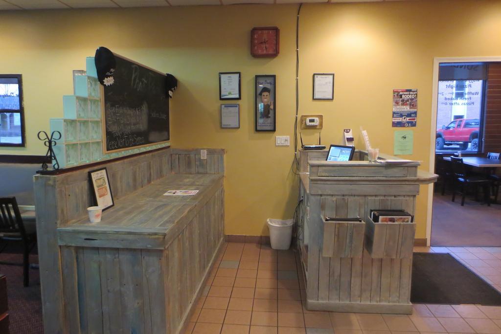 Vanderhoof Inn エクステリア 写真